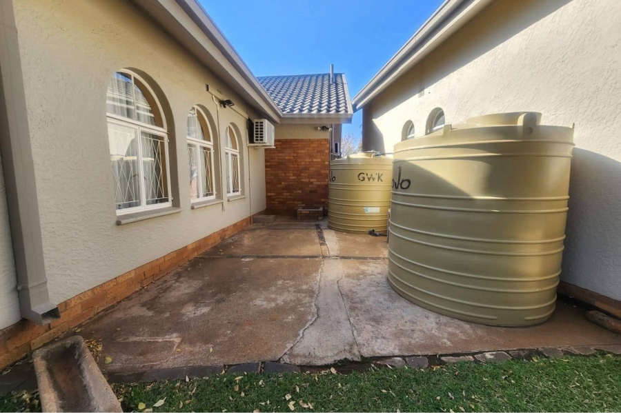 4 Bedroom Property for Sale in Hillcrest Northern Cape